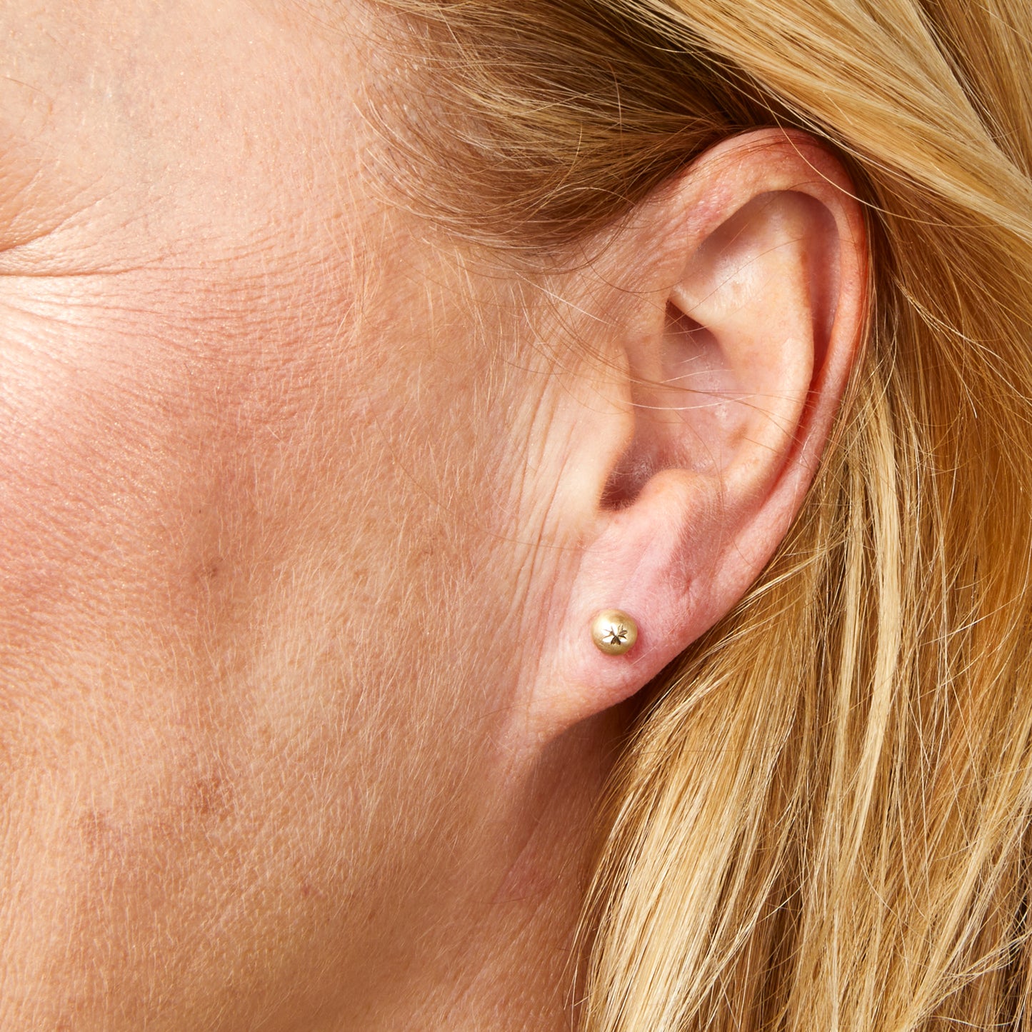 Starburst Detail Ball Stud Earrings in 9ct Gold